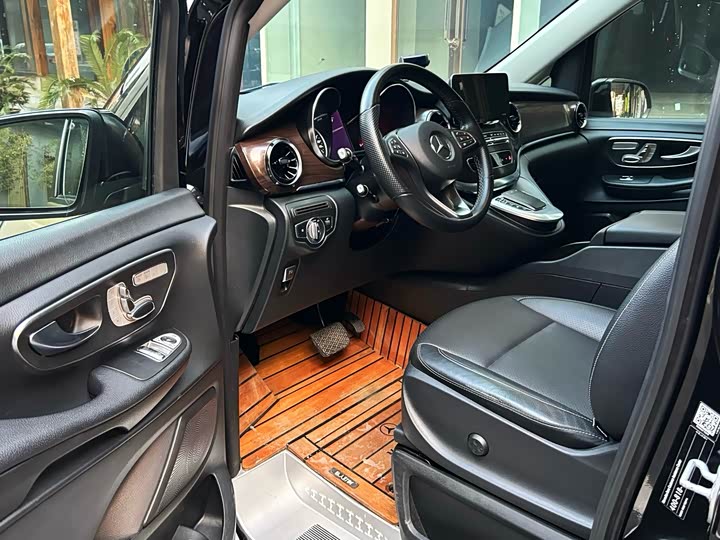 Фото 4 - Mercedes-Benz V-Class