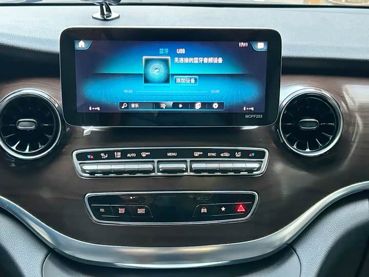 Фото 7 - Mercedes-Benz V-Class