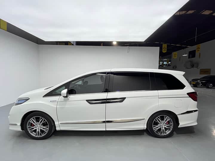 Фото 3 - Honda Elysion