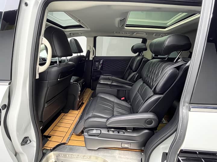 Фото 6 - Honda Elysion