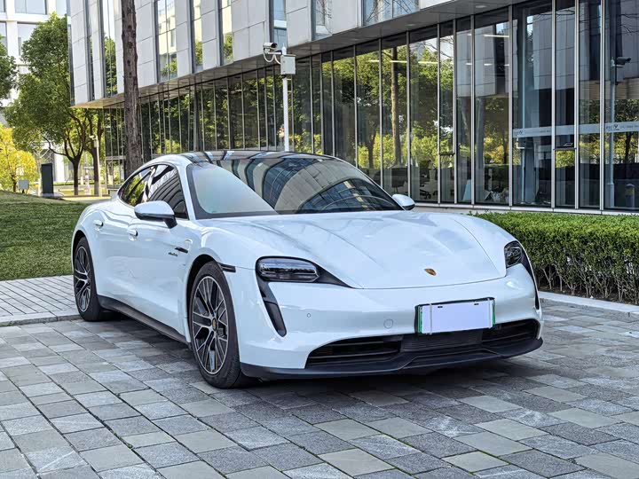 Photo 3 - Porsche Taycan