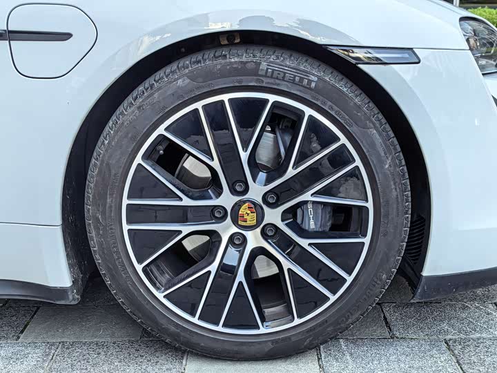 Photo 4 - Porsche Taycan