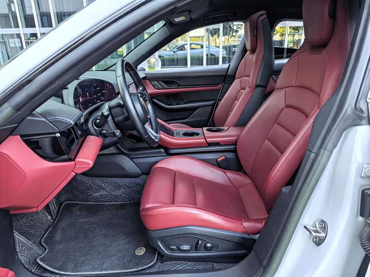 Photo 7 - Porsche Taycan