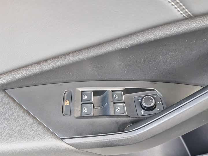 Фото 7 - Volkswagen Sagitar L