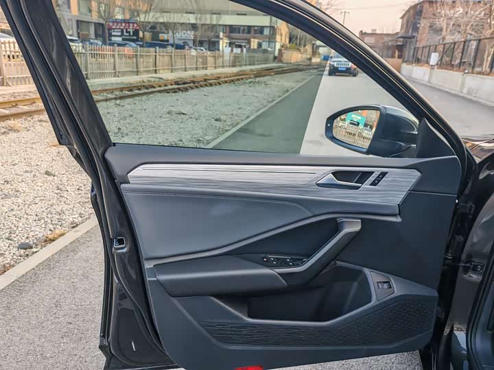 Фото 9 - Volkswagen Sagitar L