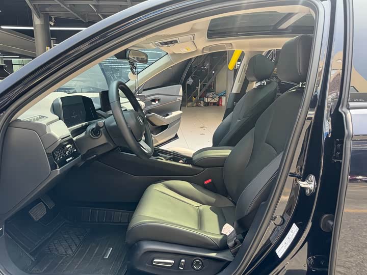 Photo 8 - Honda Accord