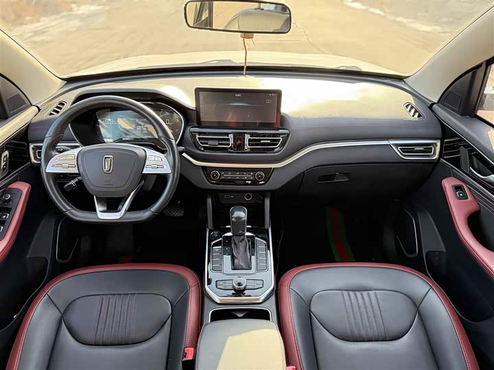 Фото 6 - Bestune T33