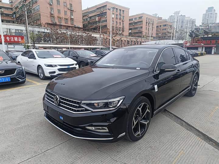 Фото 1 - Volkswagen Magotan