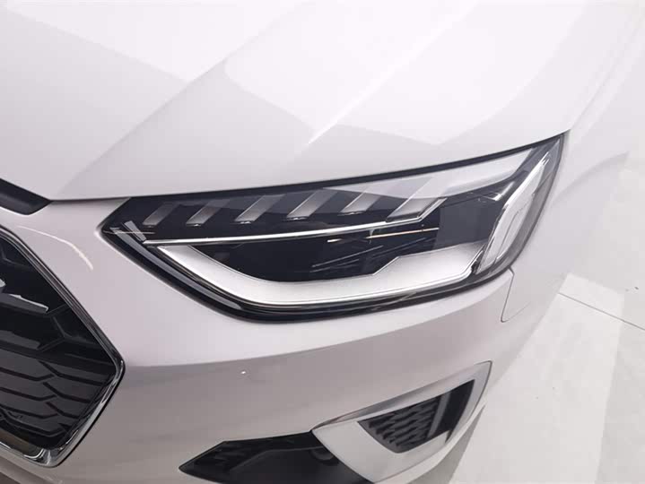 Фото 5 - Audi A4L