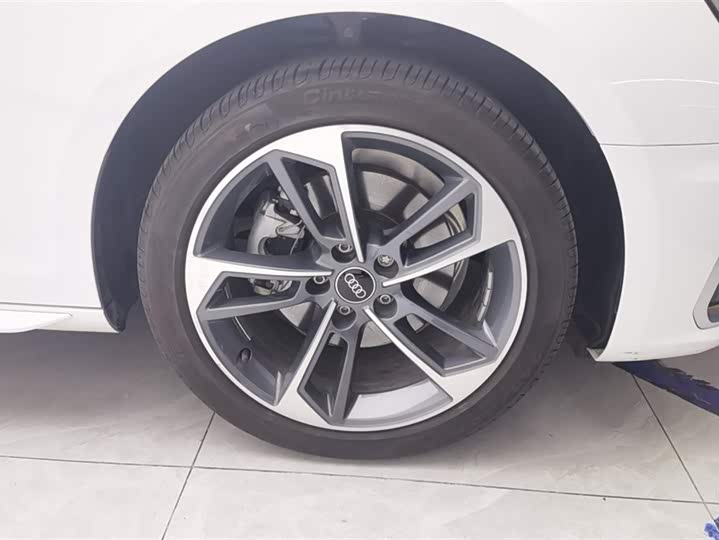 Фото 6 - Audi A4L