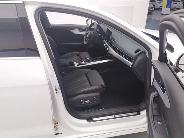 Фото 8 - Audi A4L