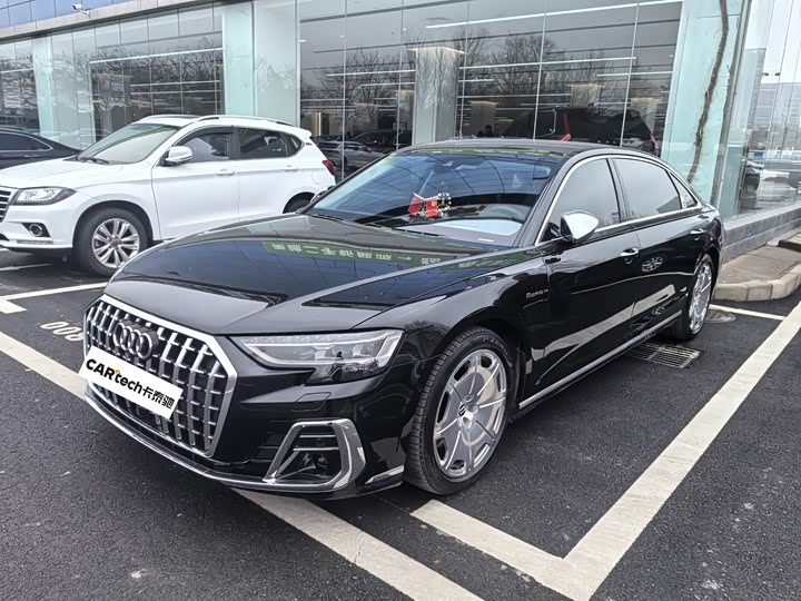 Фото 1 - Audi A8