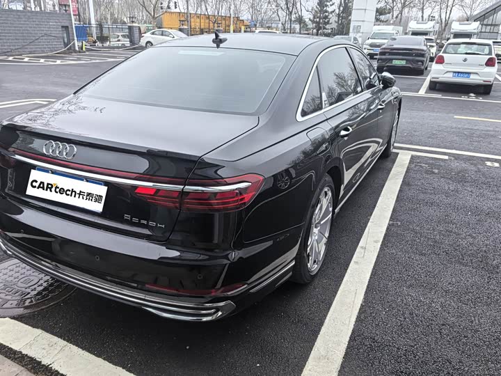 Фото 2 - Audi A8