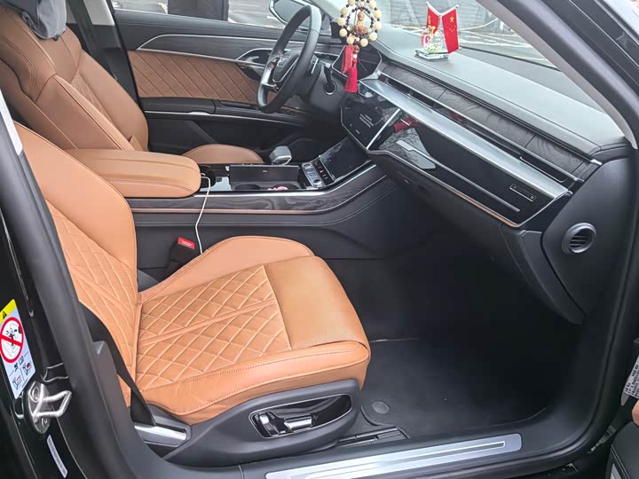 Фото 3 - Audi A8