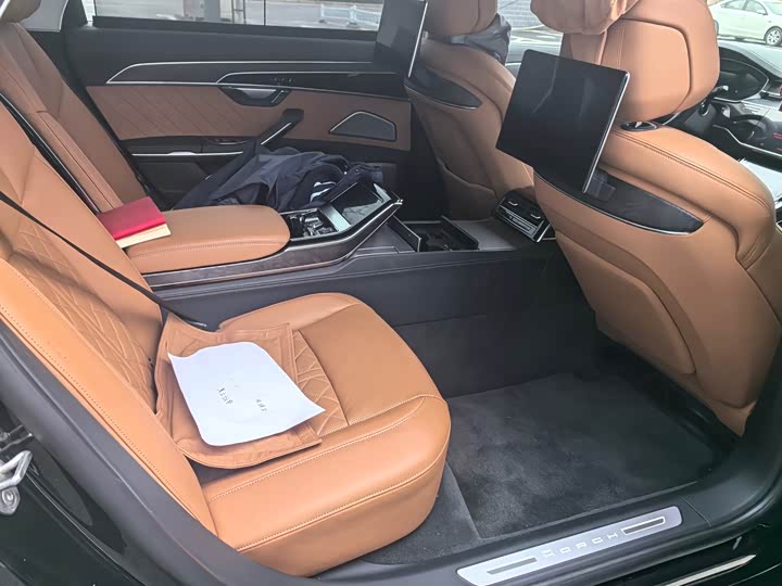 Фото 5 - Audi A8