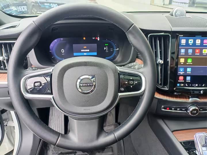 Фото 7 - Volvo XC60 Hybrid