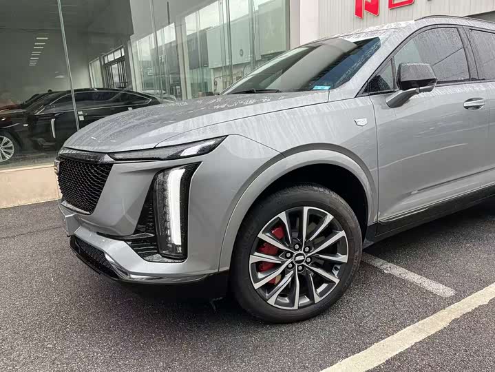 Фото 1 - Cadillac XT5