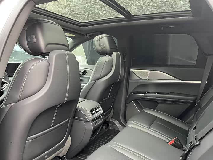 Фото 6 - Cadillac XT5