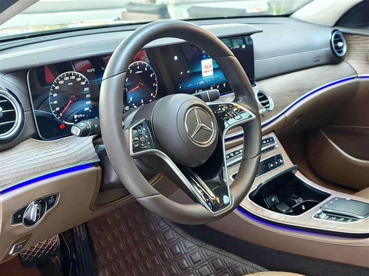 Фото 5 - Mercedes-Benz E-Class