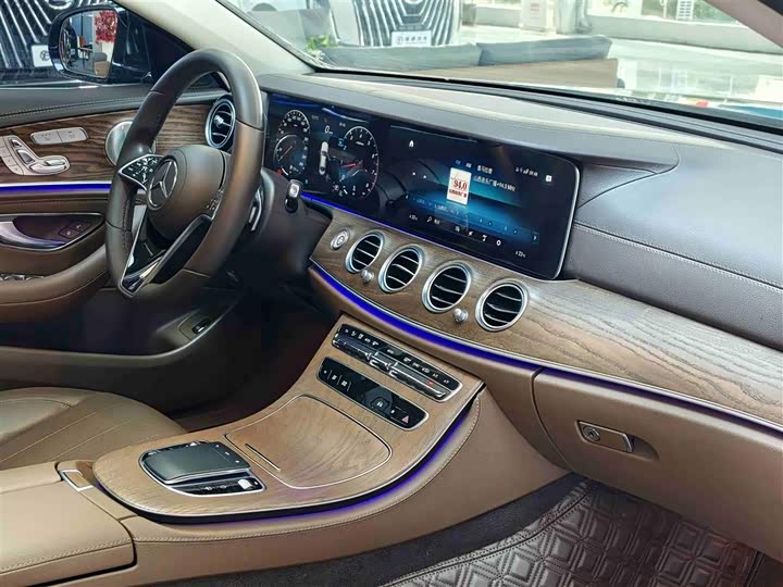 Фото 7 - Mercedes-Benz E-Class