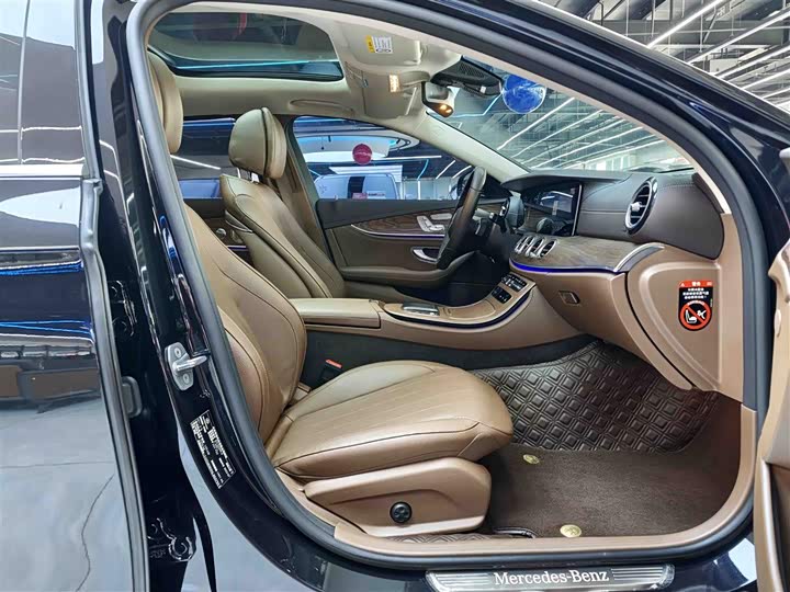 Фото 8 - Mercedes-Benz E-Class