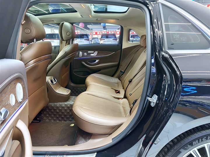 Фото 9 - Mercedes-Benz E-Class