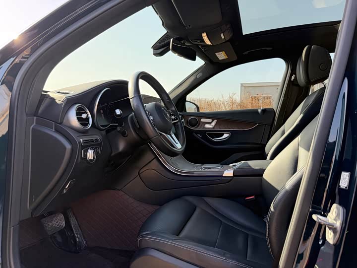 Photo 4 - Mercedes-Benz GLC-Class