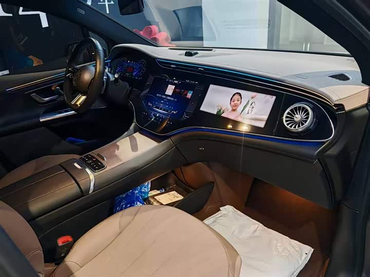 Фото 2 - Mercedes-Benz EQE SUV