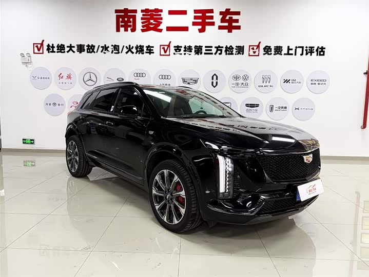 Photo 3 - Cadillac XT5