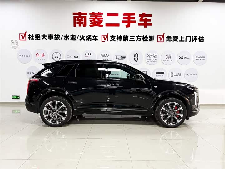 Photo 5 - Cadillac XT5