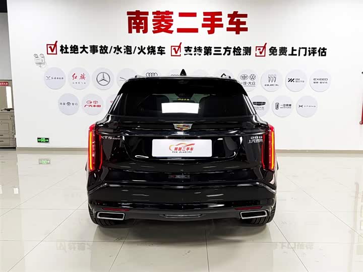 Photo 7 - Cadillac XT5