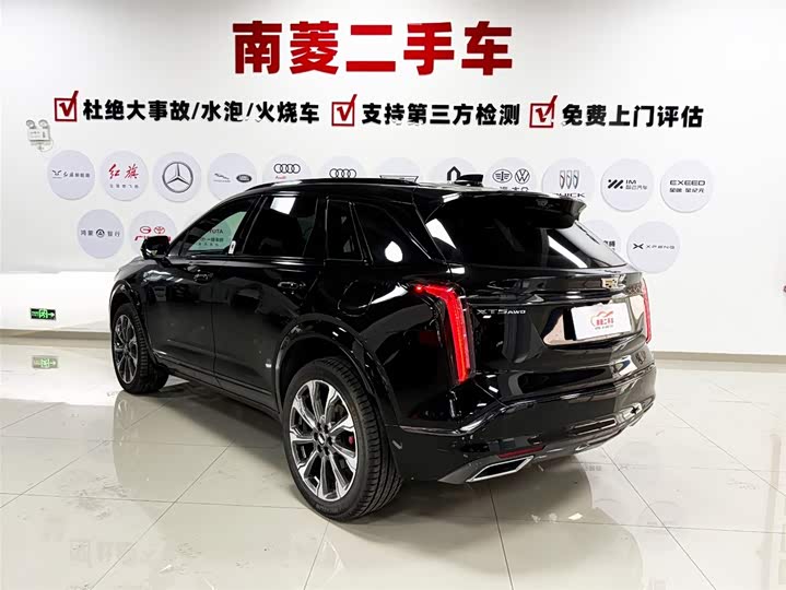 Photo 8 - Cadillac XT5