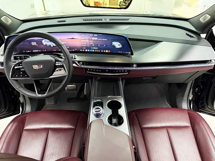 Photo 9 - Cadillac XT5