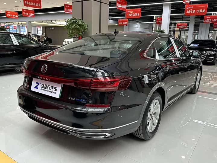 Фото 2 - Volkswagen Passat Hybrid