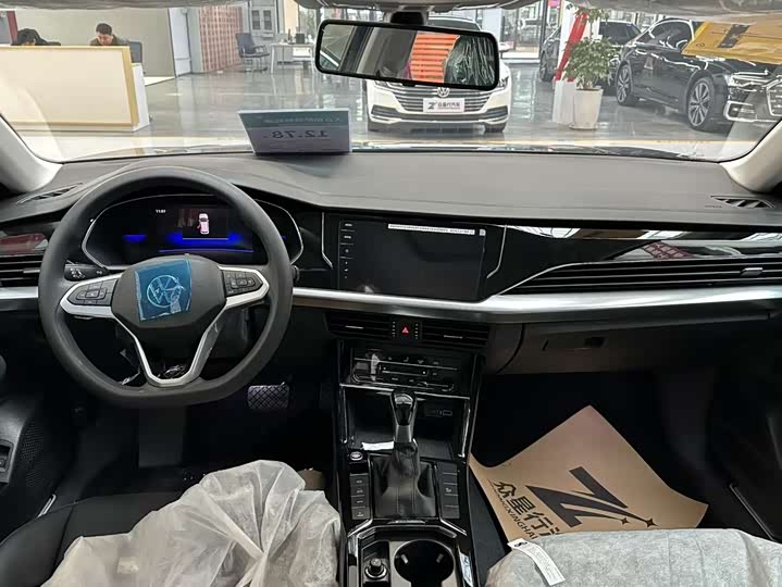 Фото 7 - Volkswagen Passat Hybrid