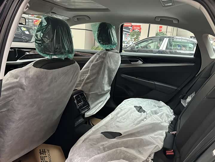 Фото 8 - Volkswagen Passat Hybrid