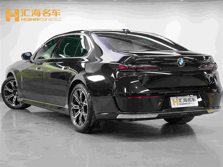 Фото 6 - BMW 7 Series