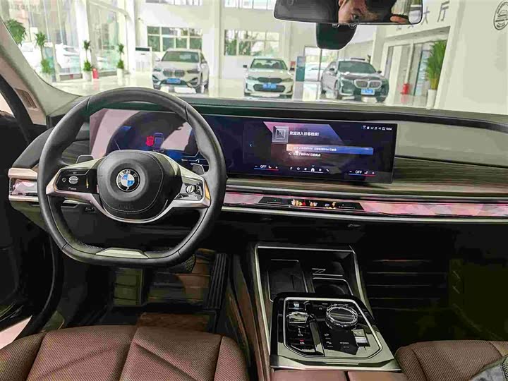 Фото 8 - BMW 7 Series