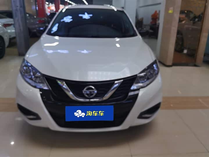 Photo 2 - Nissan Tiida