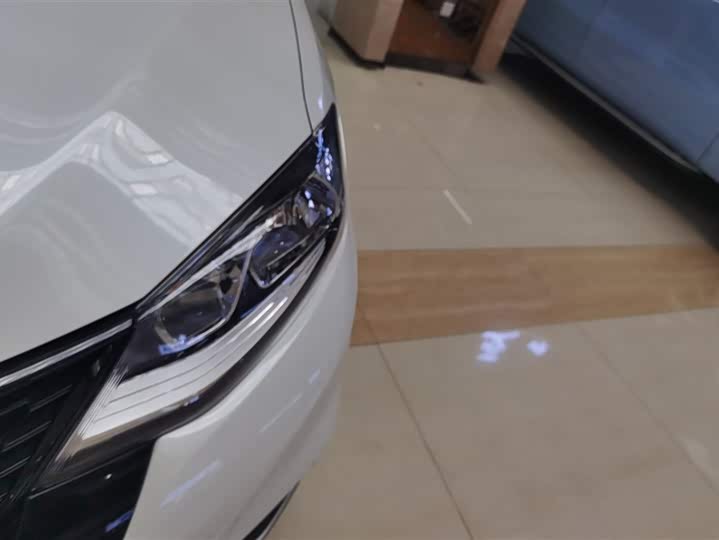 Photo 5 - Nissan Tiida