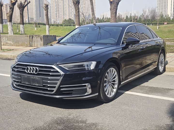 Фото 1 - Audi A8