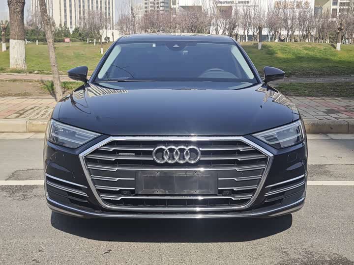 Фото 2 - Audi A8
