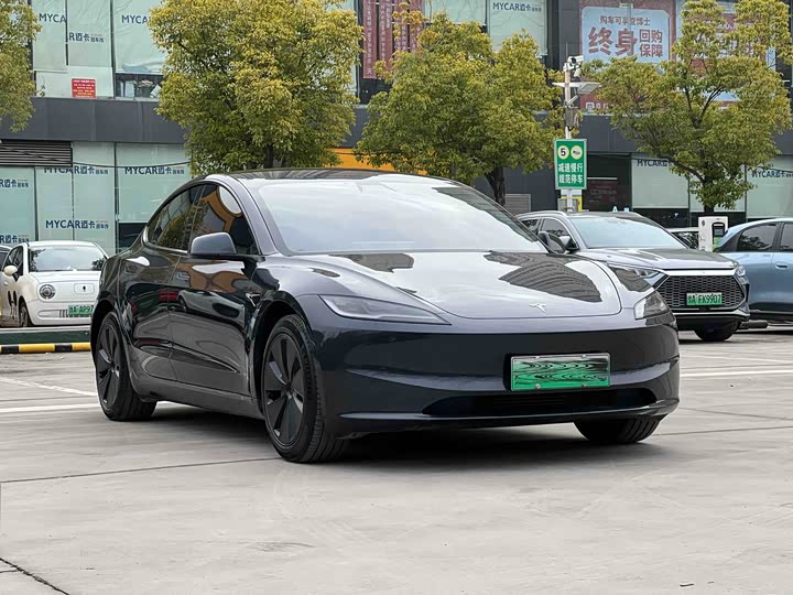 Фото 3 - Tesla Model 3