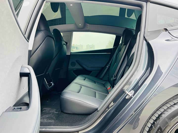 Фото 5 - Tesla Model 3