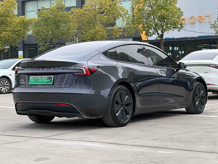 Фото 7 - Tesla Model 3