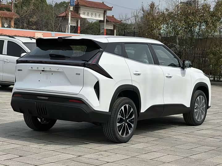 Фото 5 - Geely Atlas