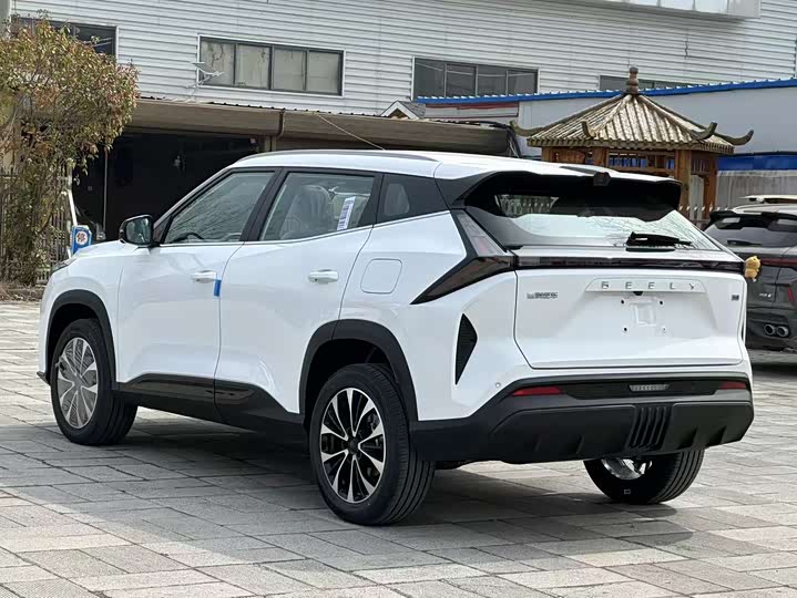 Фото 7 - Geely Atlas