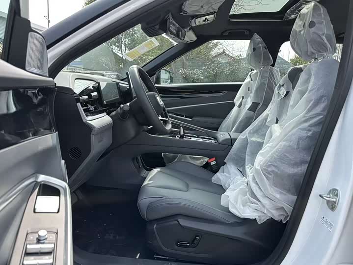 Фото 8 - Geely Atlas