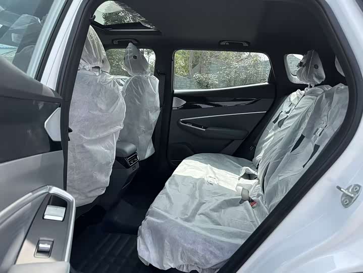 Фото 9 - Geely Atlas