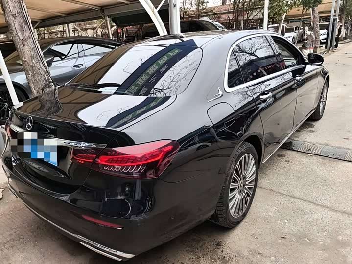 Фото 3 - Mercedes-Benz E-Class